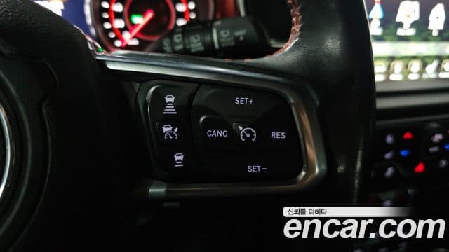 Jeep Wrangler 2019 — ფოტო 30/33