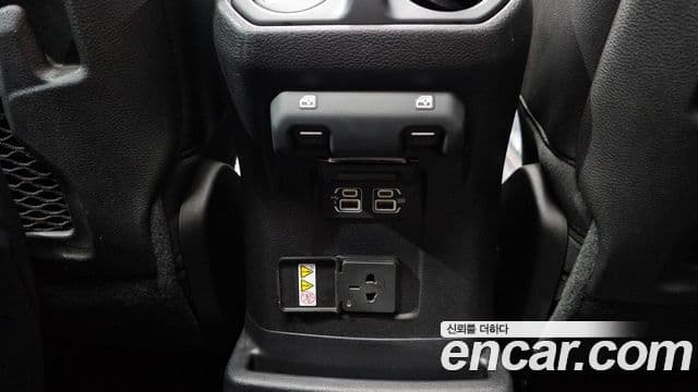 Jeep Wrangler 2019 — ფოტო 23/33