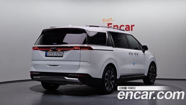 Kia Carnival 2022 — ფოტო 2/20