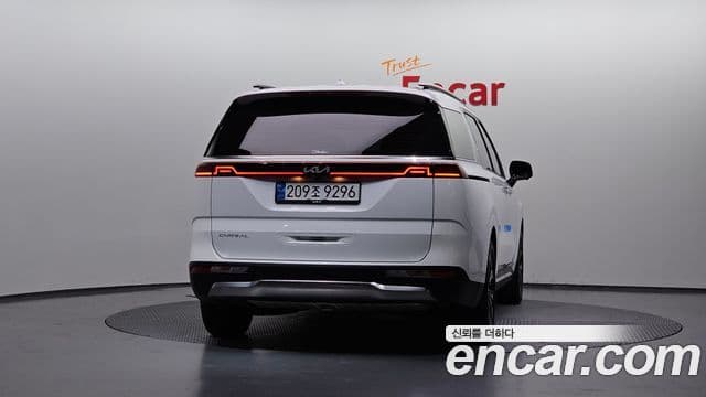 Kia Carnival 2022 — ფოტო 4/20