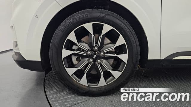 Kia Carnival 2022 — ფოტო 5/20