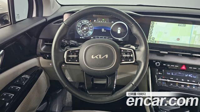 Kia Carnival 2022 — ფოტო 13/20