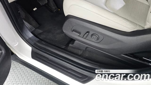 Kia Carnival 2022 — ფოტო 18/20