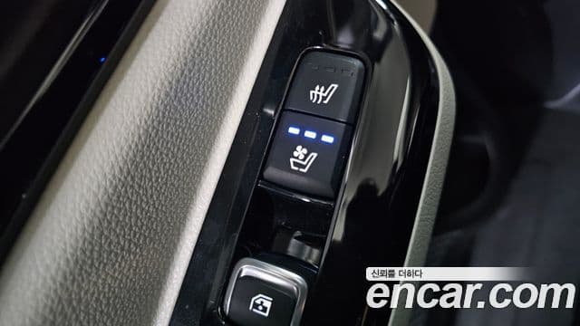 Kia Carnival 2022 — ფოტო 19/20