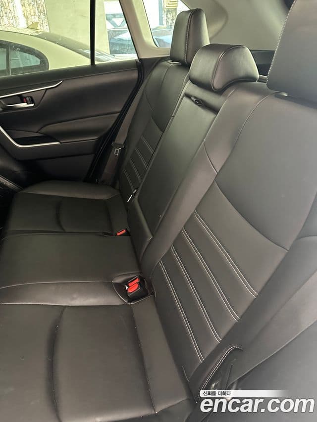 Toyota RAV4 2022 — ფოტო 2/6