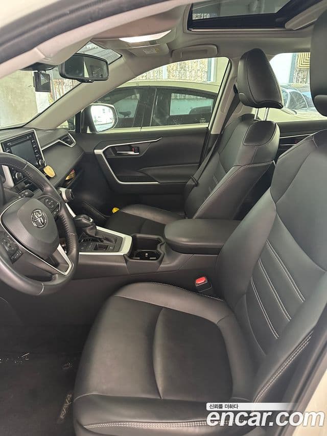 Toyota RAV4 2022 — ფოტო 5/6