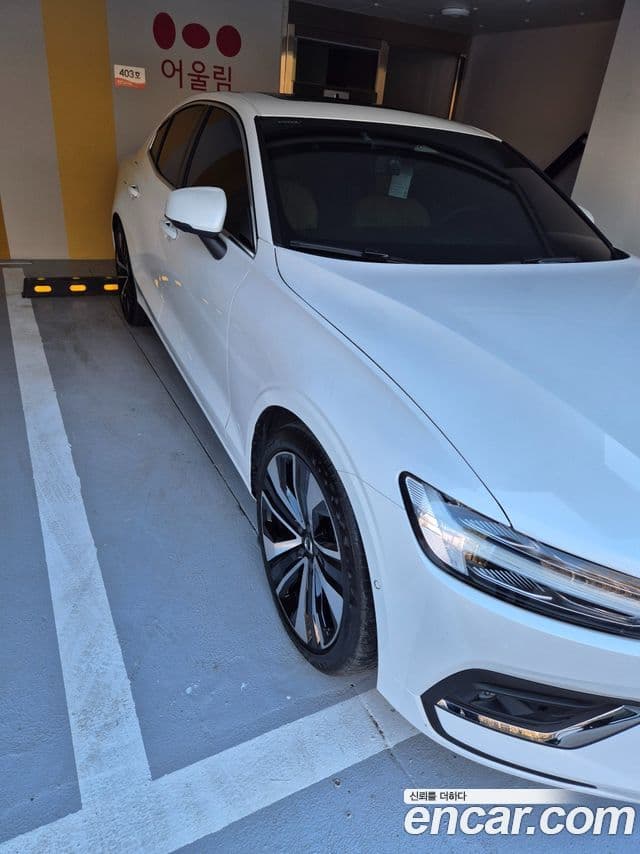 Volvo S60 2023 — ფოტო 2/16
