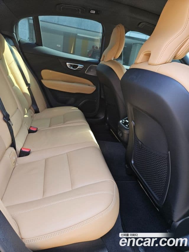 Volvo S60 2023 — ფოტო 7/16