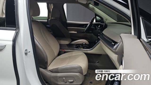 Kia Carnival 2021 — ფოტო 10/20