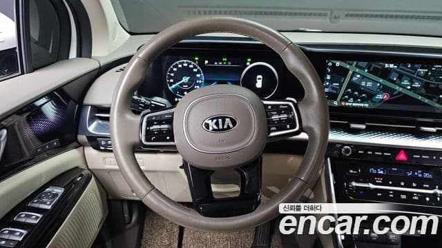 Kia Carnival 2021 — ფოტო 13/20