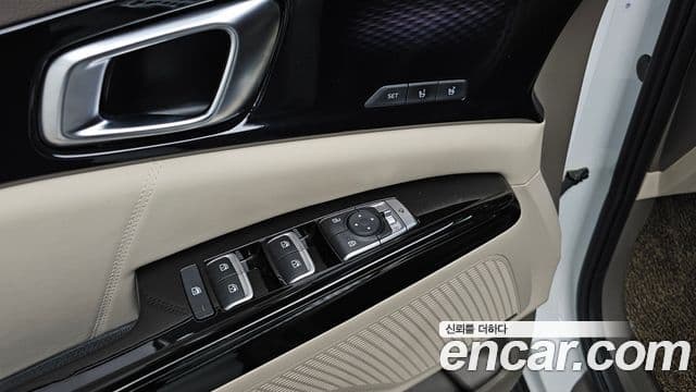 Kia Carnival 2021 — ფოტო 16/20