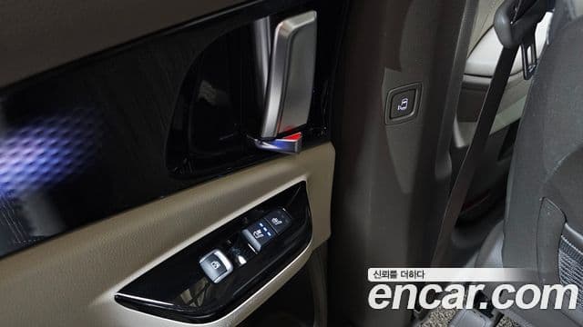 Kia Carnival 2021 — ფოტო 18/20