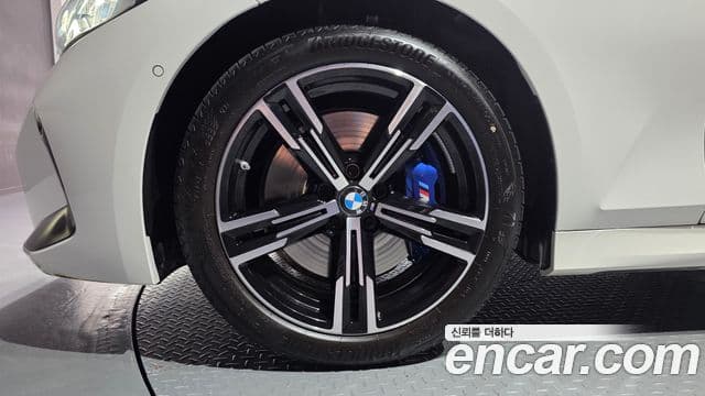 BMW 3 Series 2024 — Photo 2/20