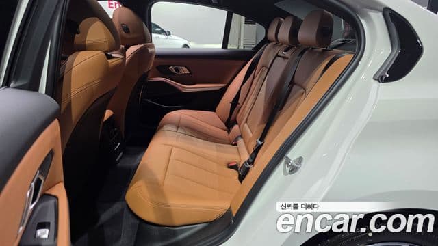 BMW 3 Series 2024 — Photo 8/20