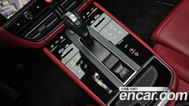 Porsche Macan 2022 — Şəkil 9/20