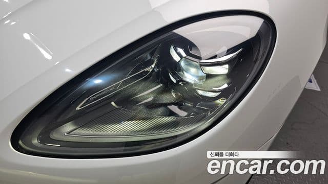 Porsche Macan 2022 — Photo 14/35