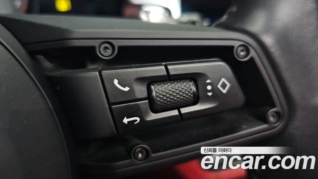 Porsche Macan 2022 — Photo 28/35