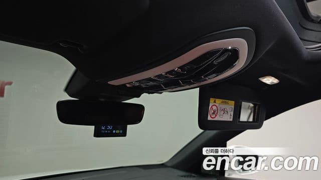 Porsche Macan 2022 — Photo 12/35