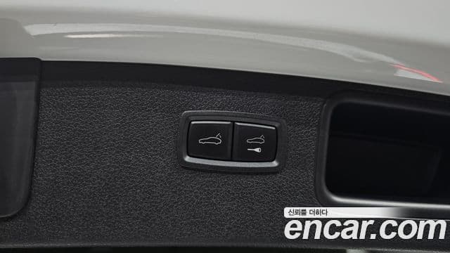 Porsche Macan 2022 — Photo 13/35