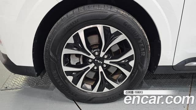 Kia Carnival 2023 — Фото 5/20