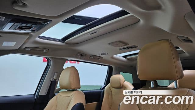 Kia Carnival 2023 — Фото 19/20