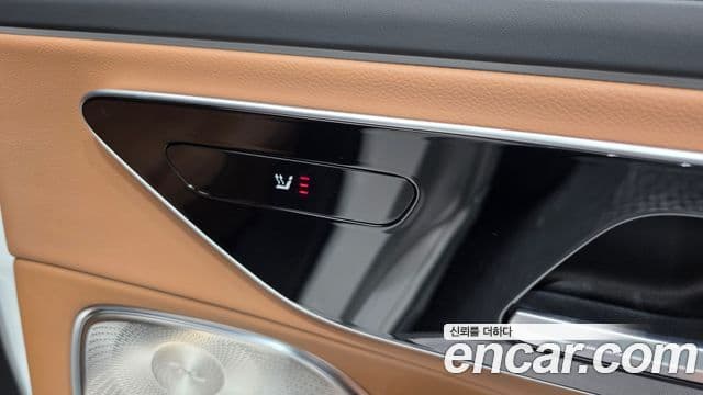 Mercedes-Benz E-Class 2024 — ფოტო 19/20