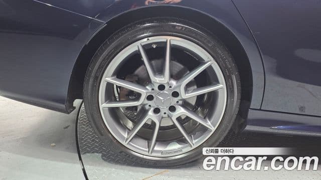 Mercedes-Benz C-Class 2018 — ფოტო 5/20