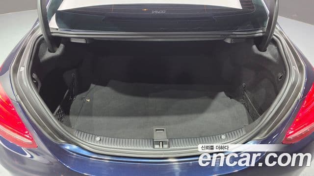 Mercedes-Benz C-Class 2018 — ფოტო 18/20