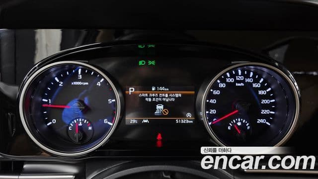 Kia Carnival 2023 — Photo 31/33