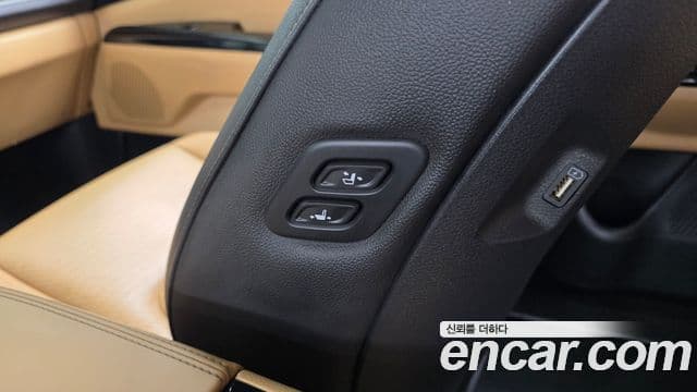 Kia Carnival 2023 — Photo 28/33