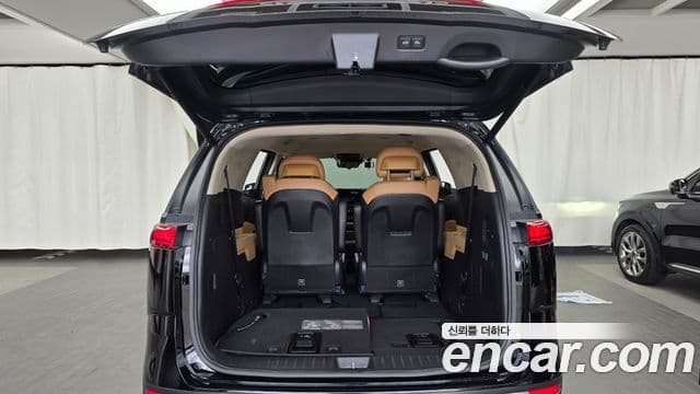 Kia Carnival 2023 — Photo 10/33