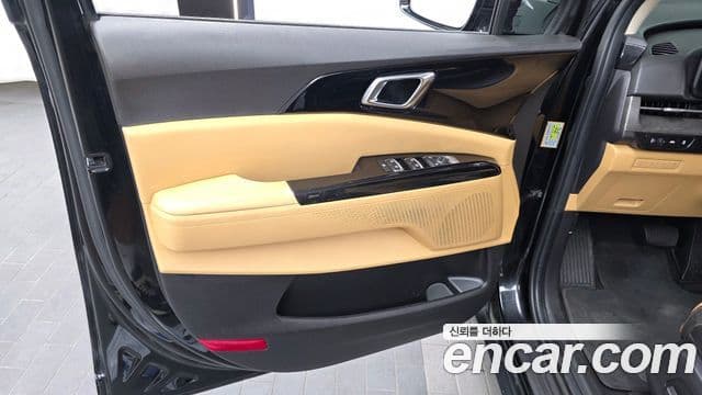 Kia Carnival 2023 — Photo 17/33