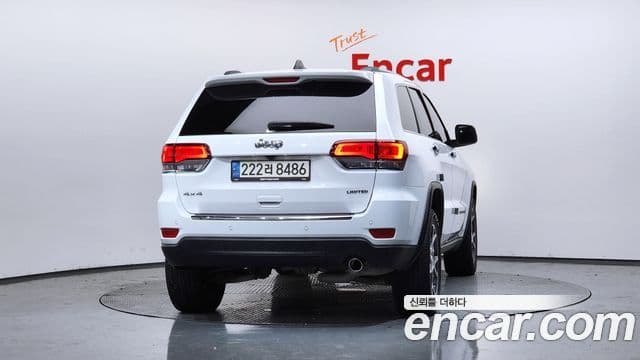 Jeep Grand Cherokee 2021 — Фото 3/20