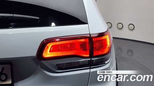 Jeep Grand Cherokee 2021 — Photo 14/37