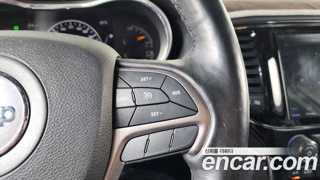 Jeep Grand Cherokee 2021 — Photo 19/37