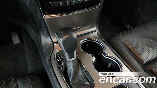 Jeep Grand Cherokee 2021 — Photo 25/37