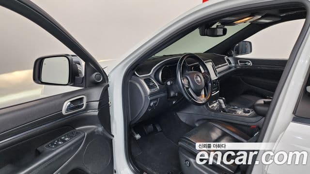 Jeep Grand Cherokee 2021 — Photo 9/37