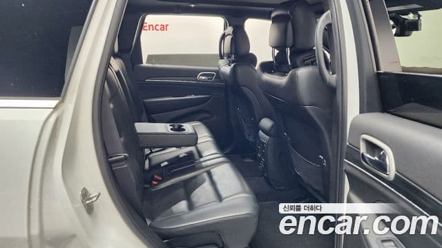 Jeep Grand Cherokee 2021 — Photo 18/37
