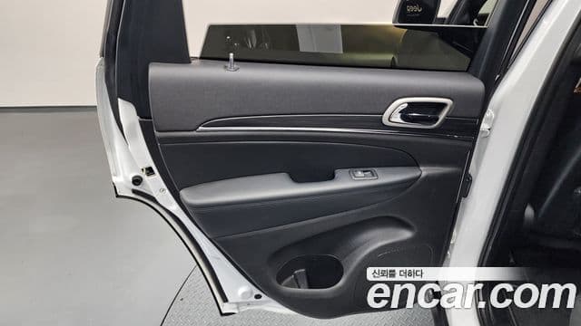 Jeep Grand Cherokee 2021 — Photo 22/37