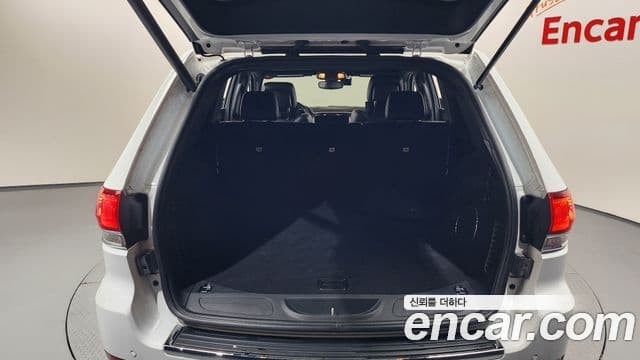 Jeep Grand Cherokee 2021 — Photo 37/37