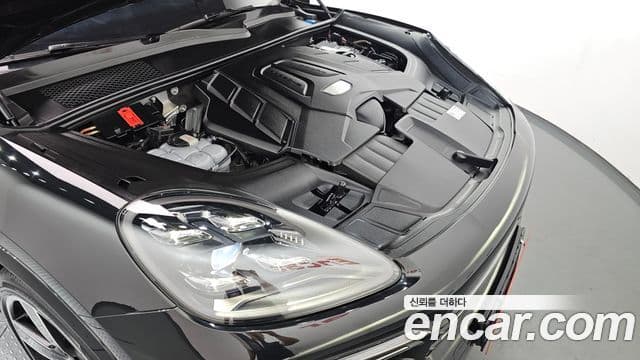 Porsche Cayenne 2022 — ფოტო 4/20