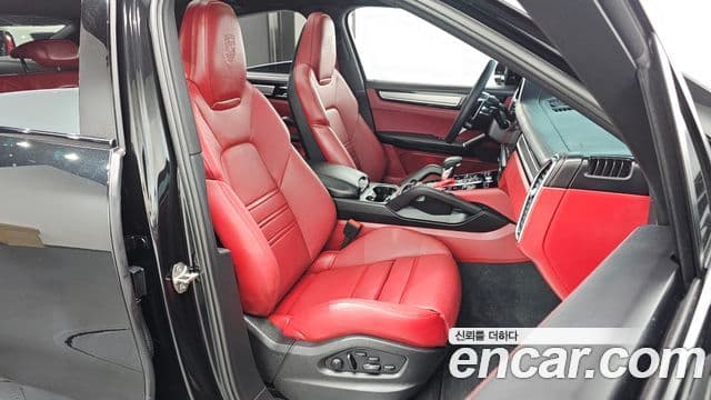 Porsche Cayenne 2022 — ფოტო 9/20