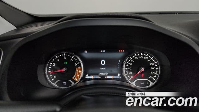 Jeep Renegade 2022 — ფოტო 8/20