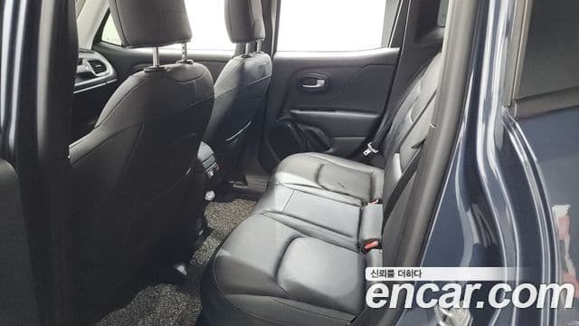 Jeep Renegade 2022 — ფოტო 19/20