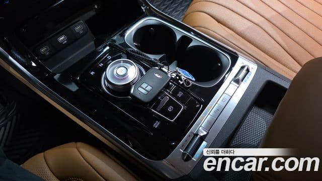 Kia Carnival 2021 — ფოტო 8/20