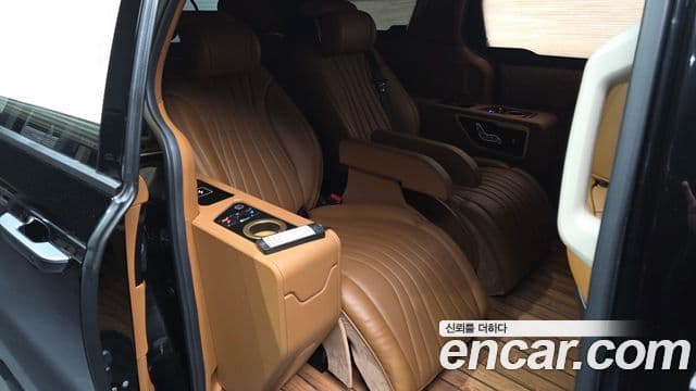 Kia Carnival 2021 — фото 11 из 20