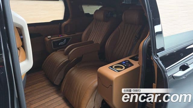 Kia Carnival 2021 — фото 12 из 20