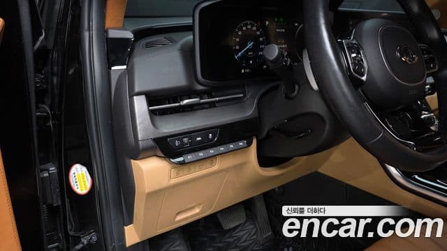 Kia Carnival 2021 — ფოტო 13/20