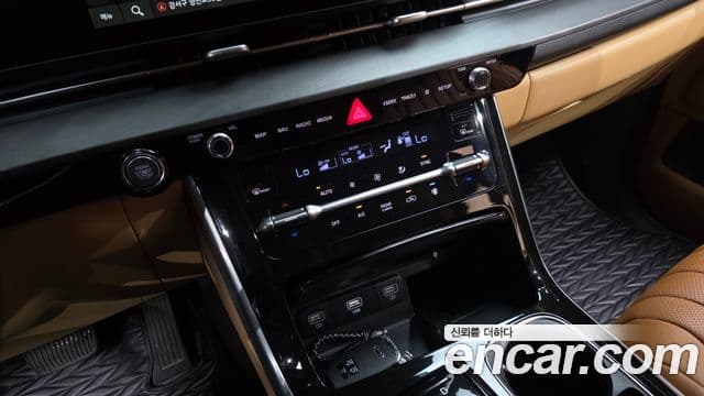 Kia Carnival 2021 — фото 17 из 20