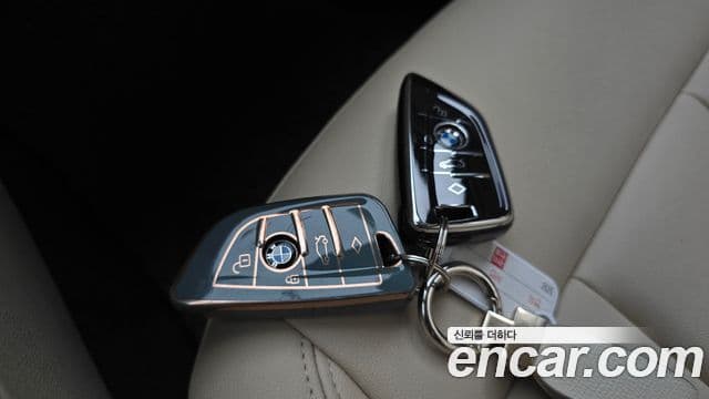 BMW 3 Series 2019 — Şəkil 17/20